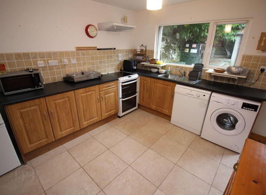 7 Lower Massytown, Macroom, P12Y981