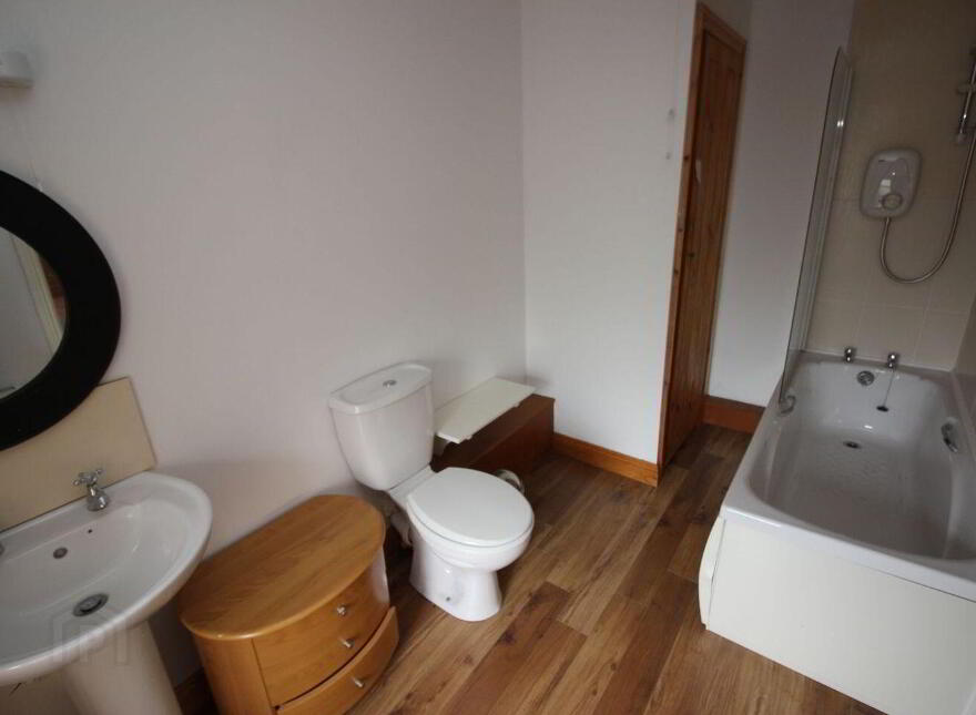 7 Lower Massytown, Macroom, P12Y981
