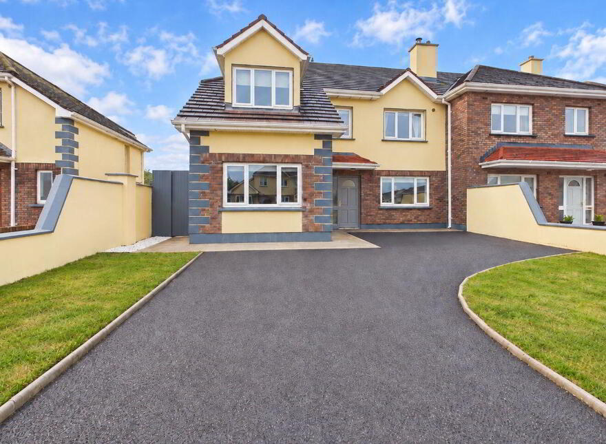 23 Abbeyfield, Ballaghaderreen, F45Y962 photo