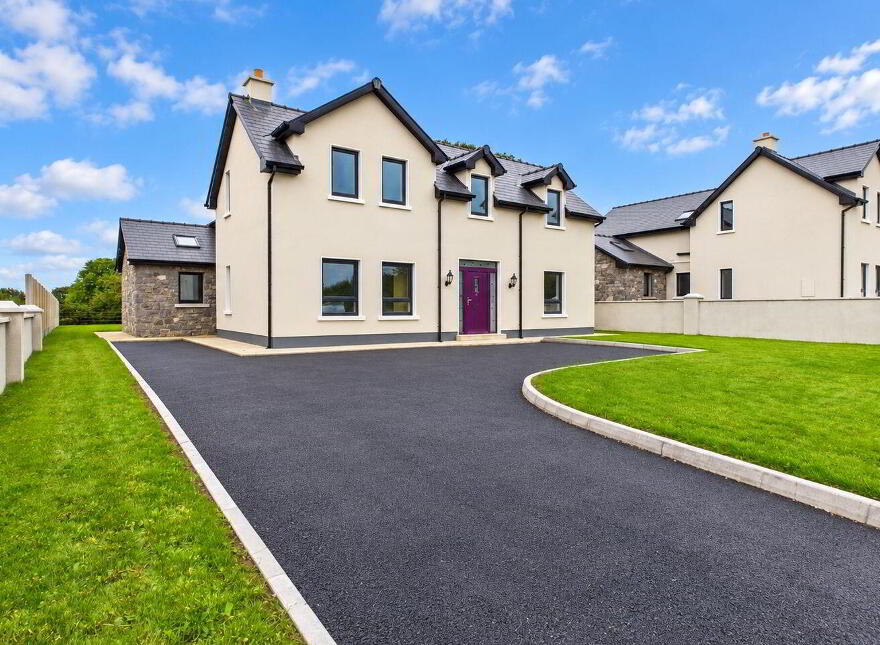 Harbour Court, Lecarrow, Lecarrow, F42X297
