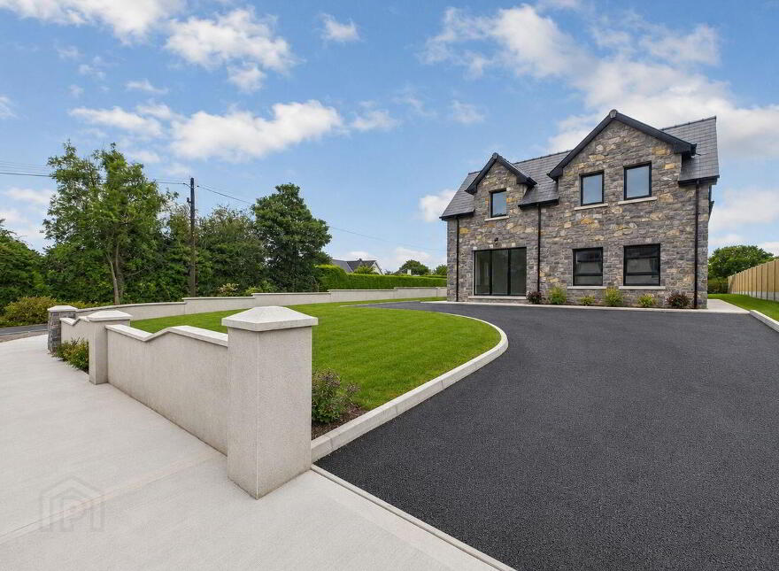 Harbour Court, Lecarrow, Lecarrow, F42X297