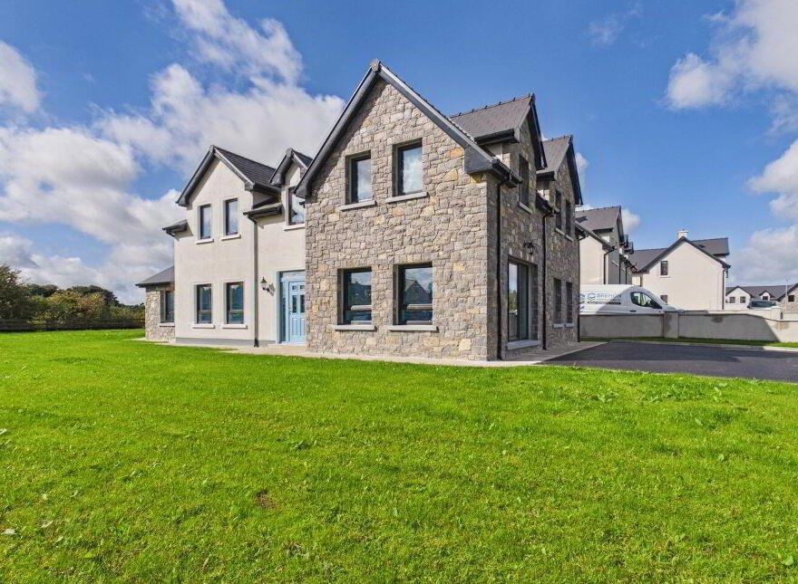 Harbour Court, Lecarrow, Lecarrow, F42X297