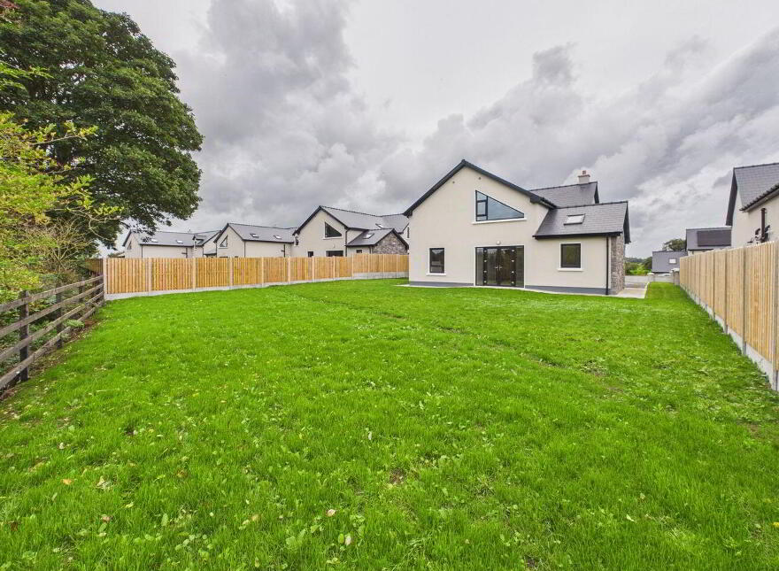Harbour Court, Lecarrow, Lecarrow, F42X297