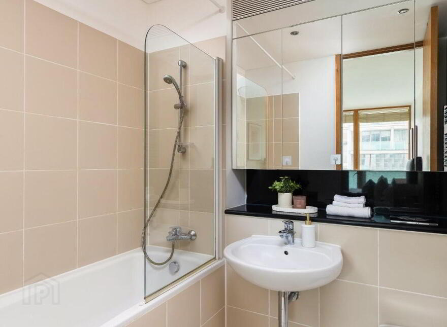 93 Kirkpatrick House, Spencer Dock, Dublin 1, D01P265