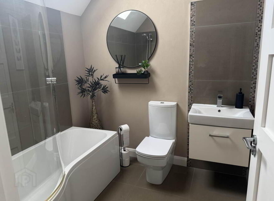 154 Larne Road, Carrickfergus, BT38 7NL