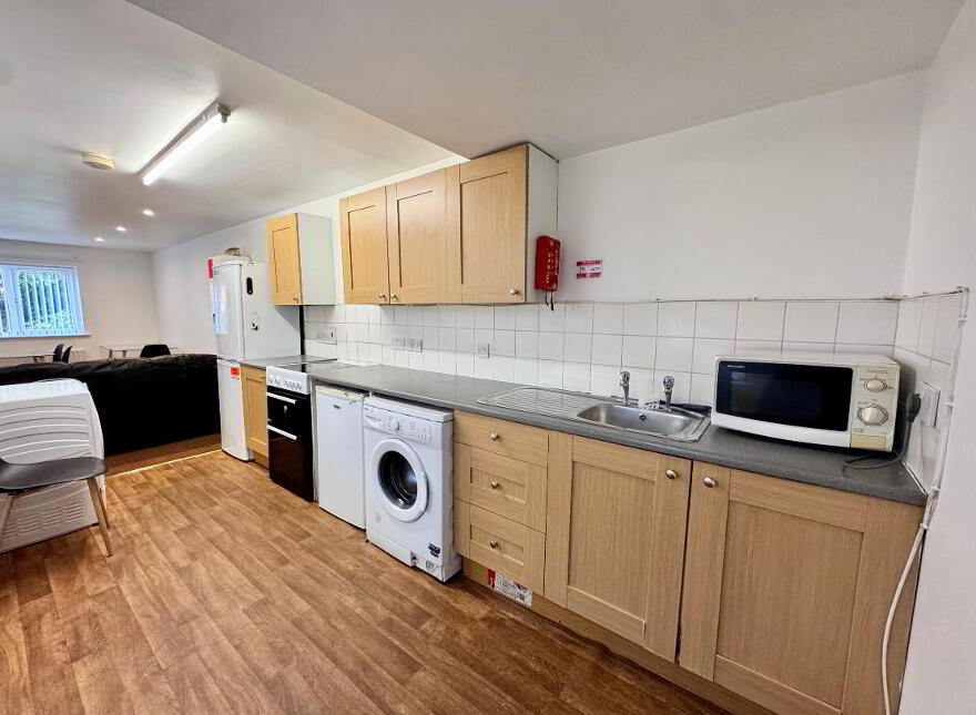 Flat 1, 6 Eglantine Avenue, Belfast, BT9 6DX