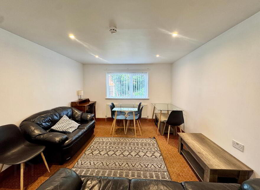 Flat 1, 6 Eglantine Avenue, Belfast, BT9 6DX