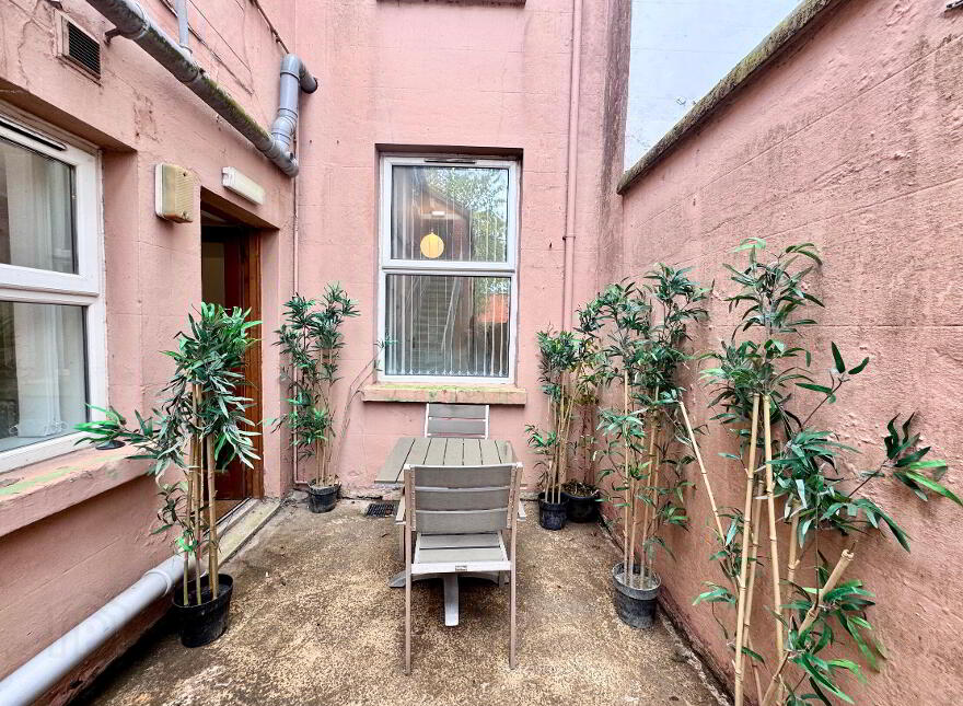 Flat 1, 6 Eglantine Avenue, Belfast, BT9 6DX
