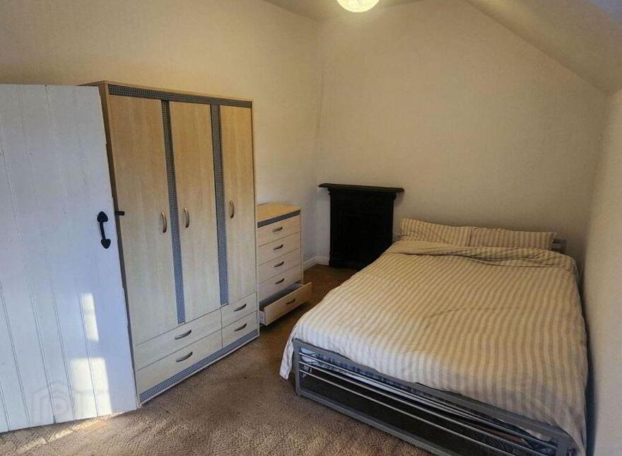 Cross Residence, Creggan, Ballaghaderreen, F45N793