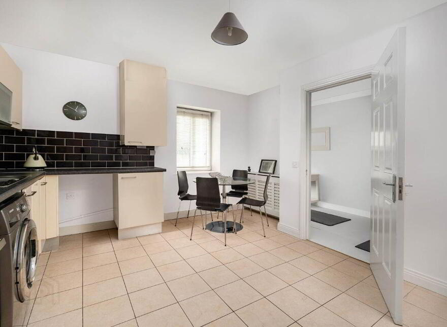 28 Erris Square, Waterville, Blanchardstown, Blanchardstown, D15DT04