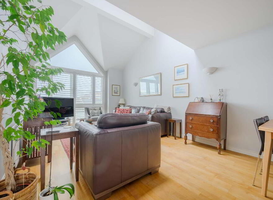 6 Lesley Mews, 19 Church View, Holywood, BT18 9DP