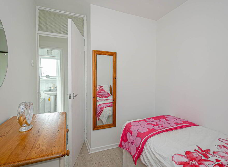 6 Ardgowan Drive, Woodstock, Belfast, BT6 9BY