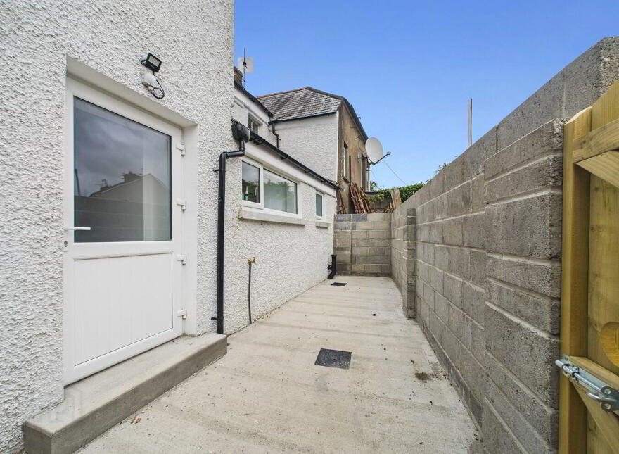 18B Kickham Street, Carrick-On -Suir, E32T044