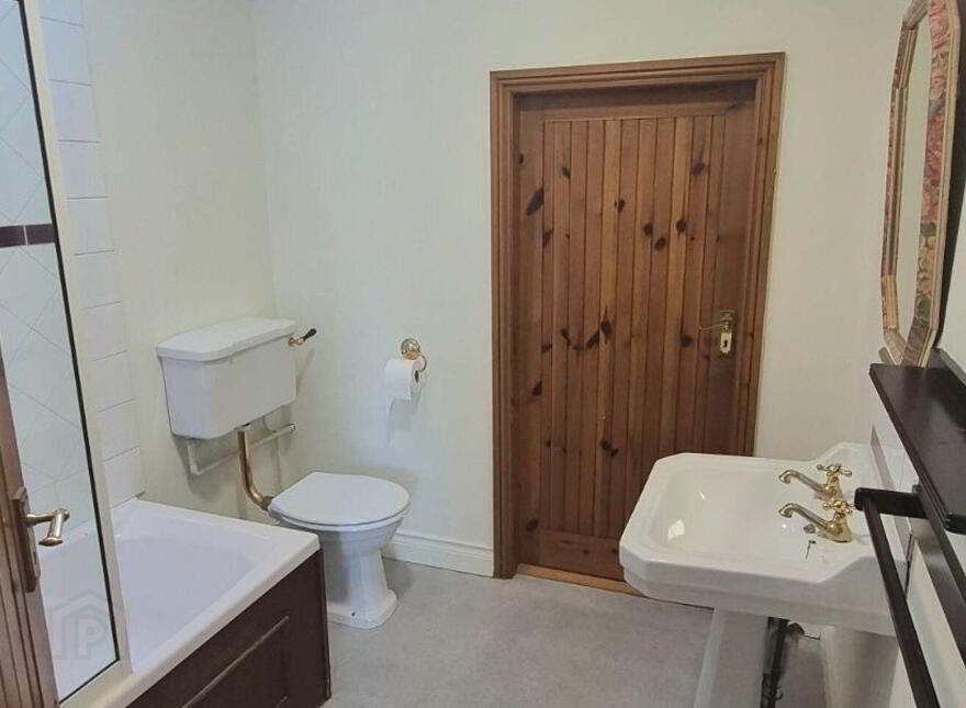Cumberland Gardens, Emmet Street, Birr, R42Y725