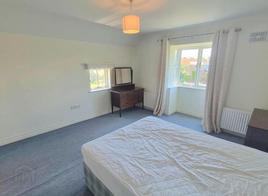 Cumberland Gardens, Emmet Street, Birr, R42Y725