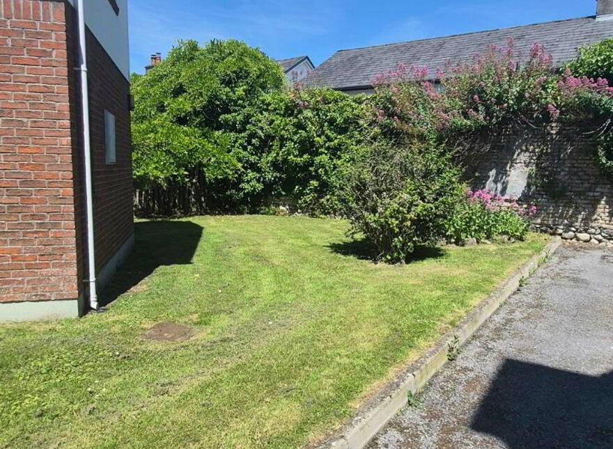 Cumberland Gardens, Emmet Street, Birr, R42Y725