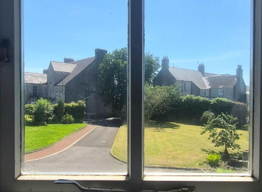 Cumberland Gardens, Emmet Street, Birr, R42Y725