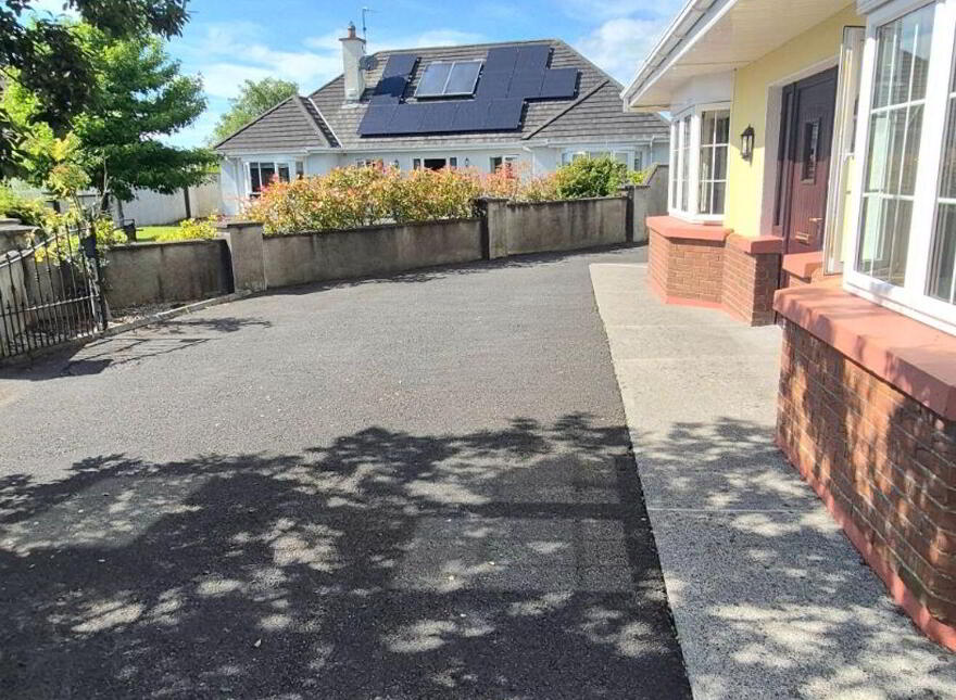 9 Hillside, Birr, R42X886