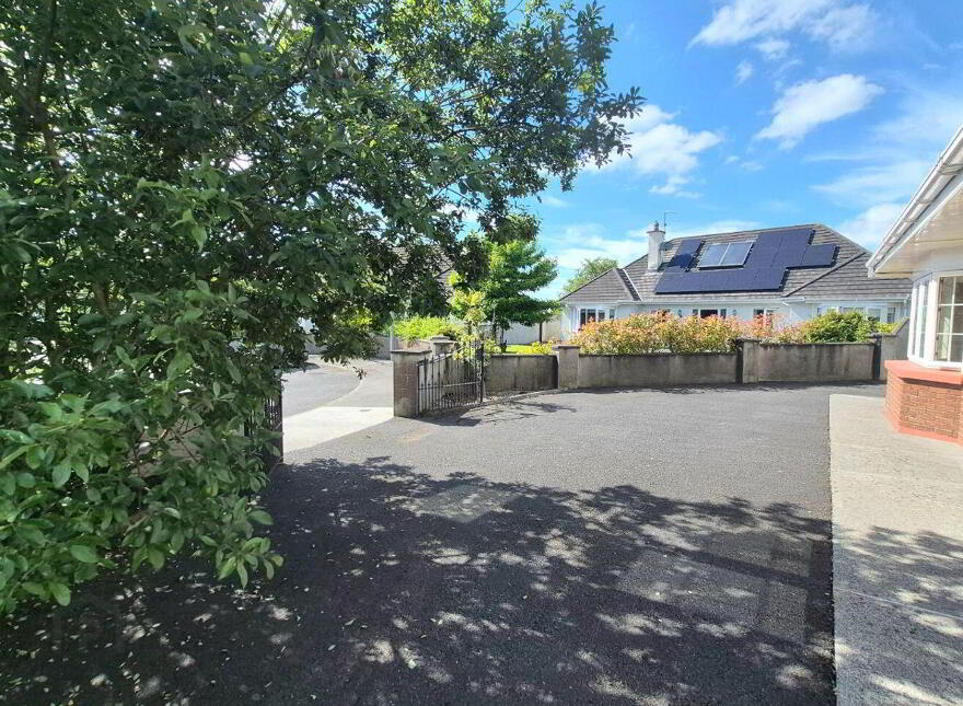 9 Hillside, Birr, R42X886