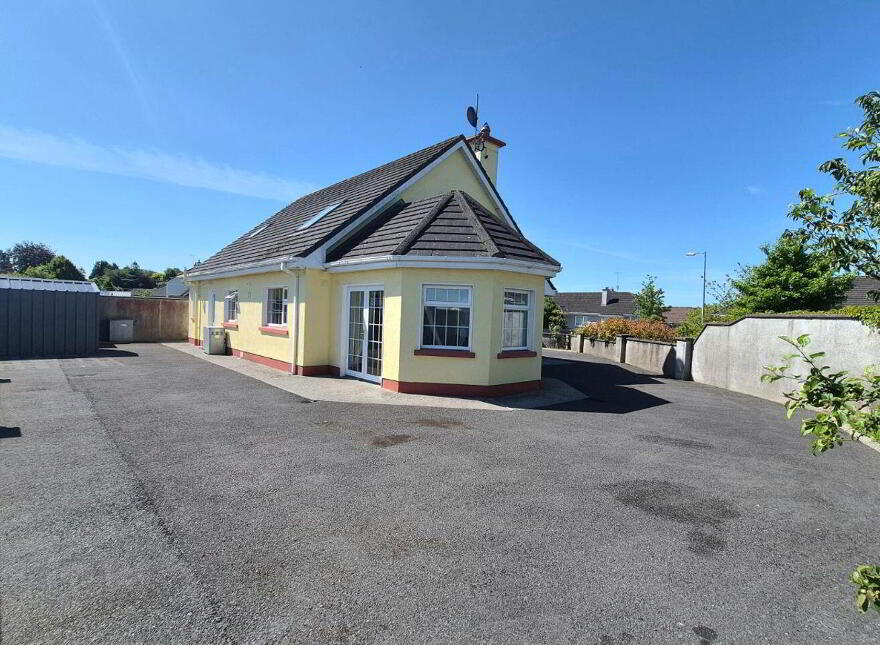 9 Hillside, Birr, R42X886