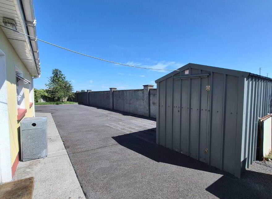 9 Hillside, Birr, R42X886