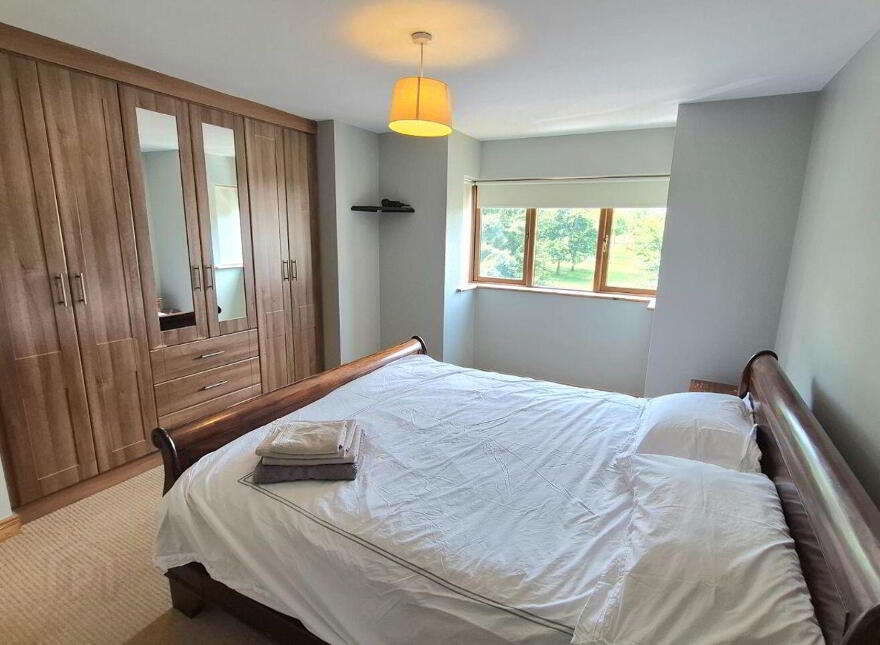 10 Corr Na Meala, Birr, R42DP65