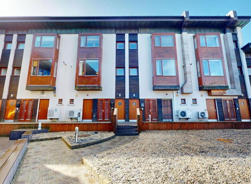 18 Hunters Court, Ashbourne, A84W223