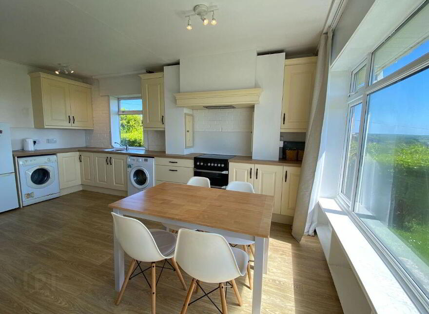Muldron, Ardbrack, Kinsale, P17NV66