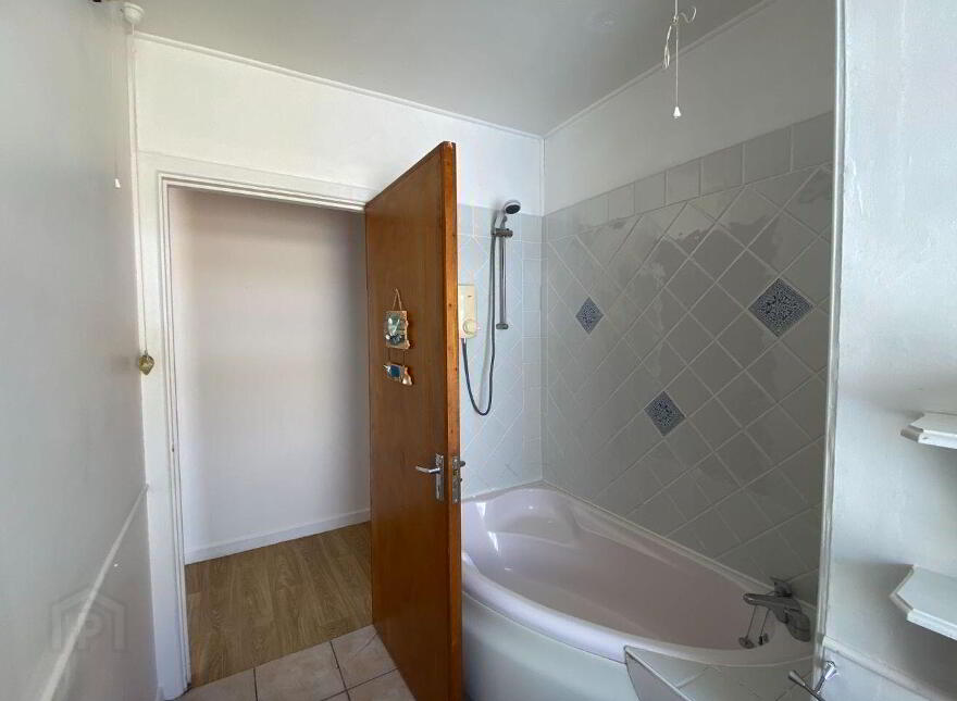 Muldron, Ardbrack, Kinsale, P17NV66