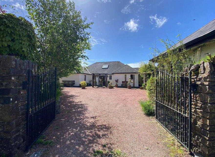 Castlelands, Castlepark, Kinsale, P17FR96
