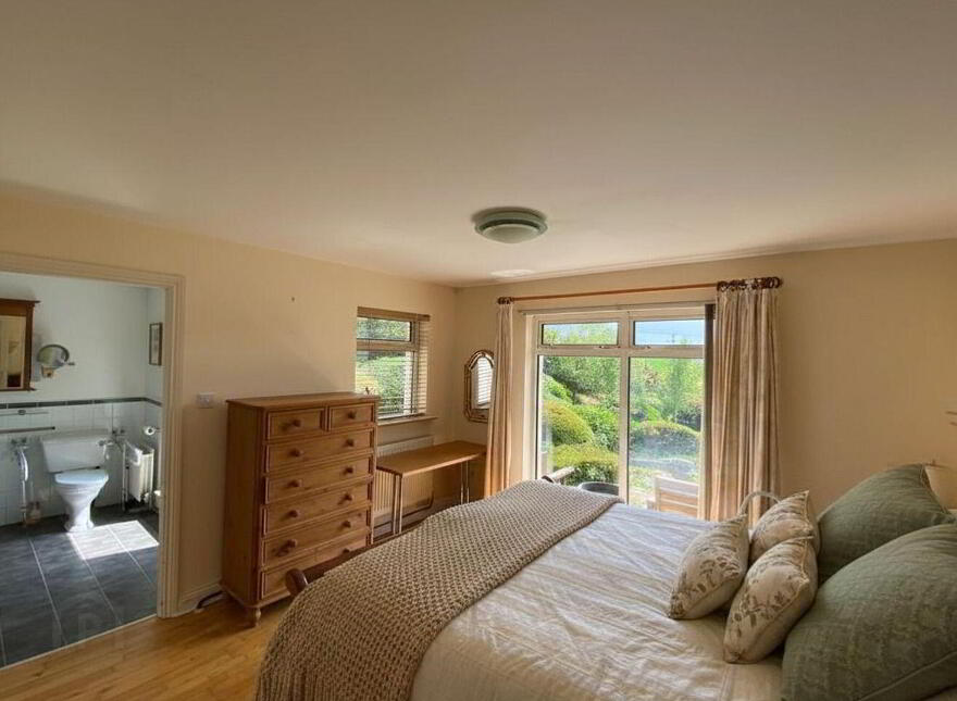 Castlelands, Castlepark, Kinsale, P17FR96