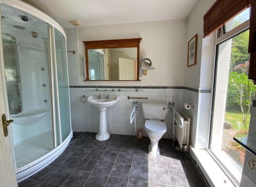 Castlelands, Castlepark, Kinsale, P17FR96