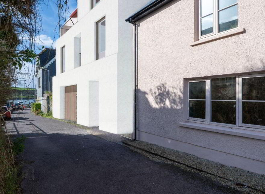 World`s End, Kinsale