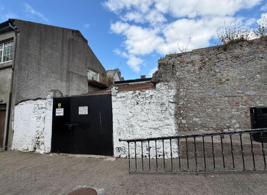 Off Main St, Cashel