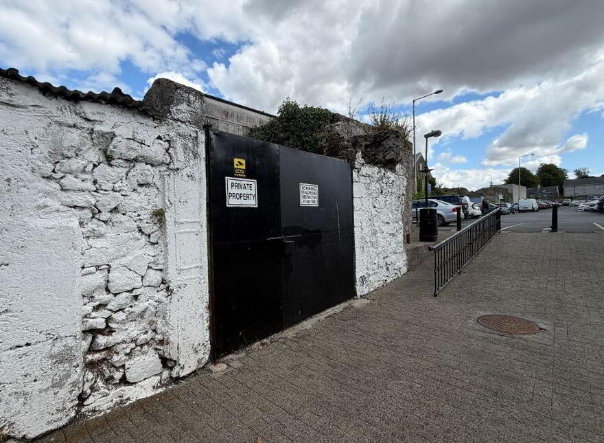Off Main St, Cashel