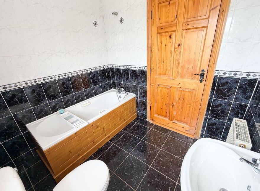 4 Killenure Court, Knockavilla, Cashel, E34K316