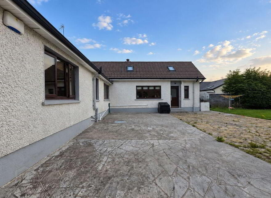 Knockowen Road, Tullamore, R35WC93