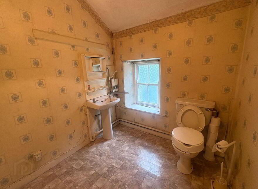 5 Riverview Terrace, New Road, Ennistymon, V95D5F9