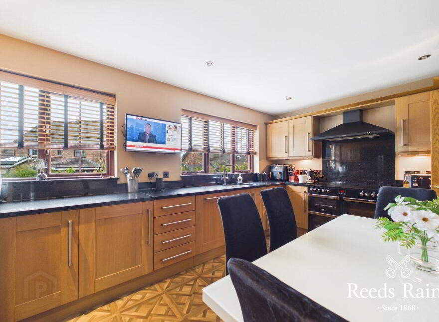 8 Highfields Avenue, Lisburn, BT28 3GE