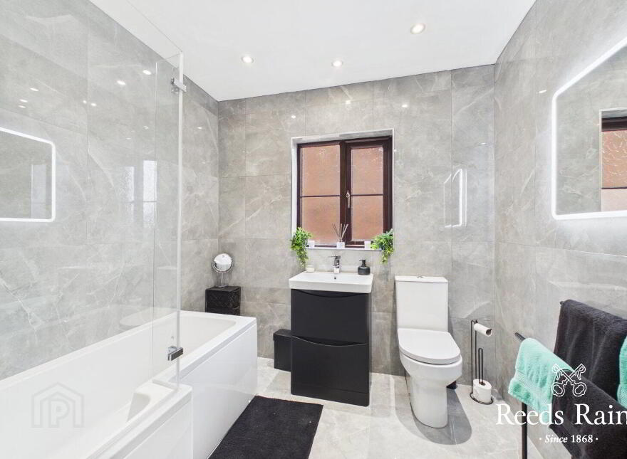 8 Highfields Avenue, Lisburn, BT28 3GE