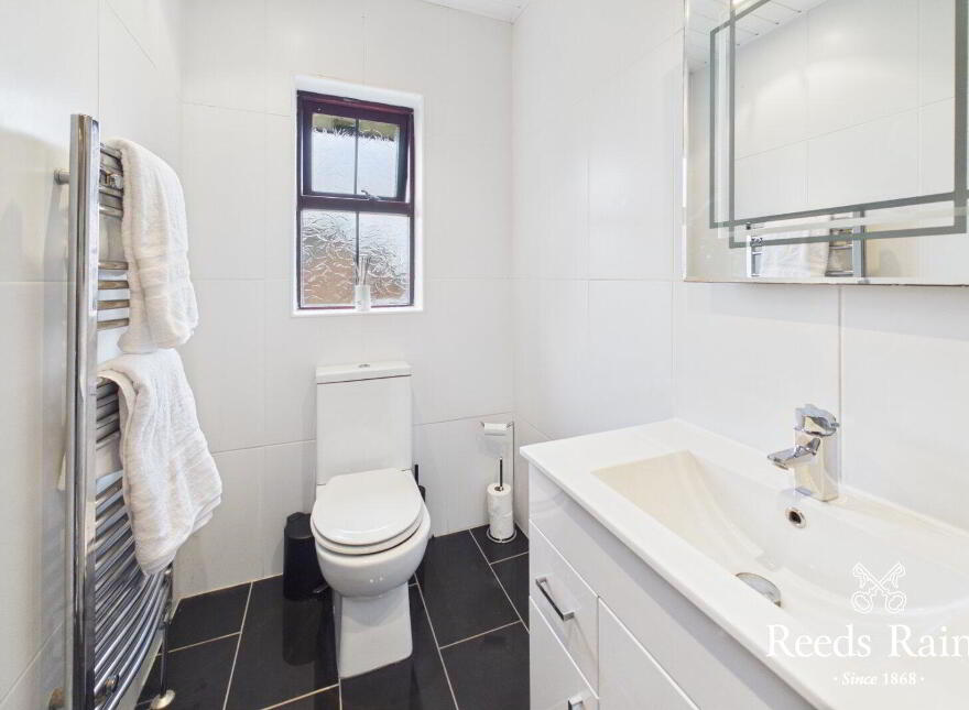 8 Highfields Avenue, Lisburn, BT28 3GE