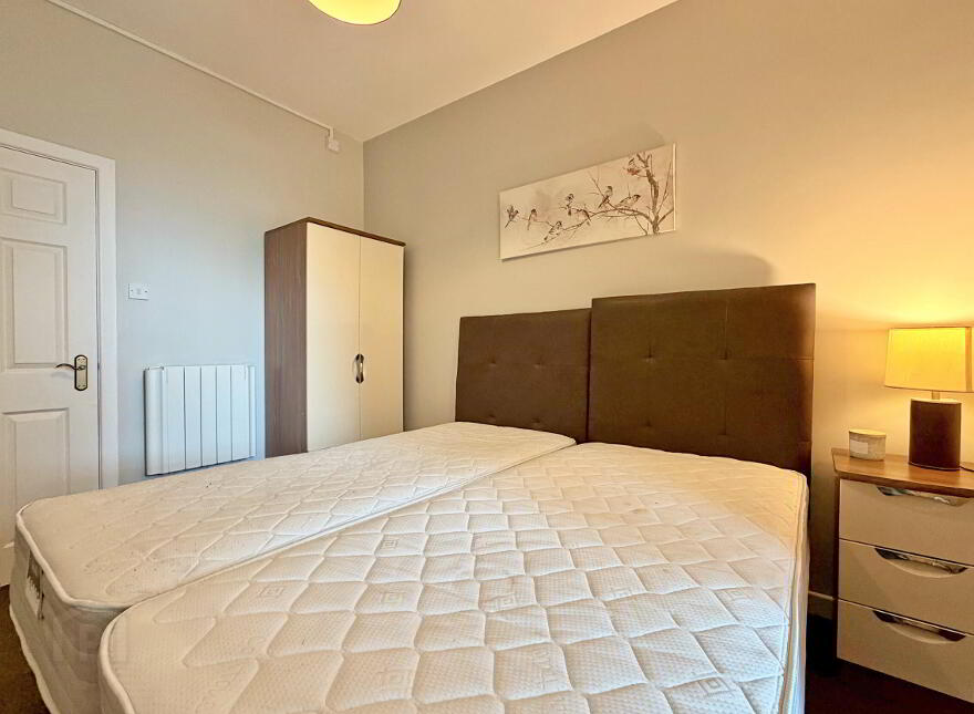 2 Golden Sands Apartments, 44-46 Main Street, Portrush, BT56 8BL