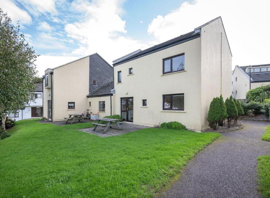 11 Carleton Village, Golf Links Road, Youghal, P36DA03