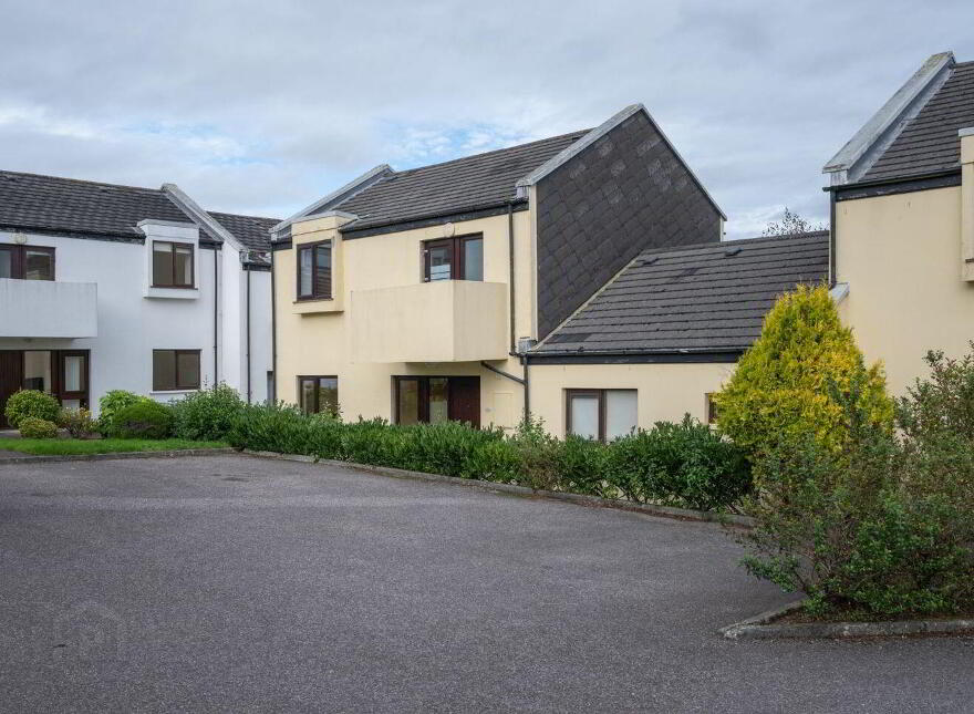 11 Carleton Village, Golf Links Road, Youghal, P36DA03