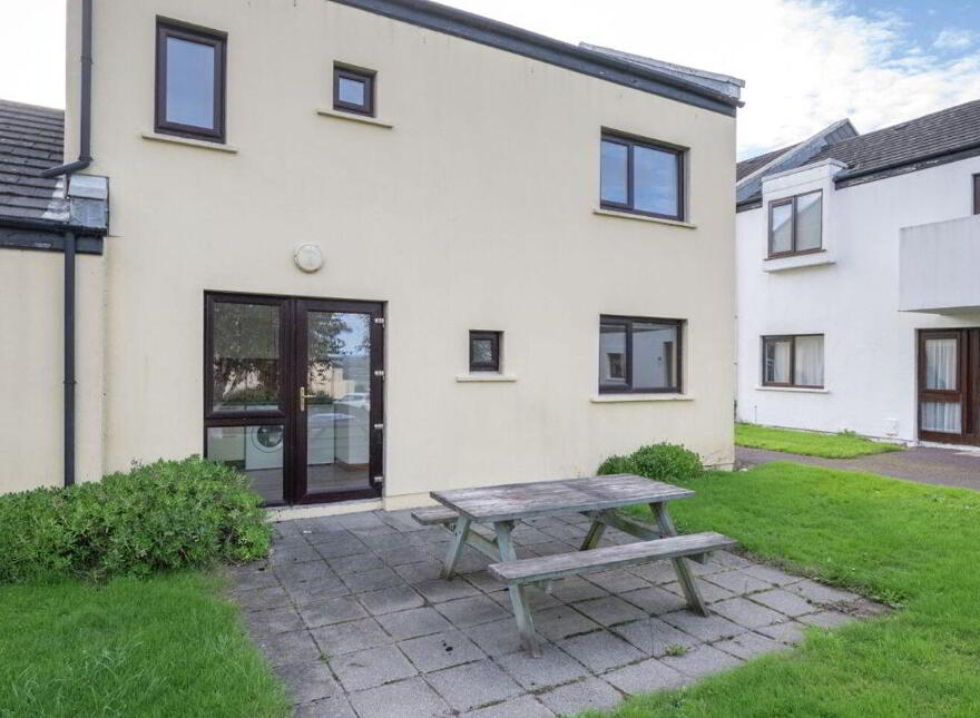 11 Carleton Village, Golf Links Road, Youghal, P36DA03