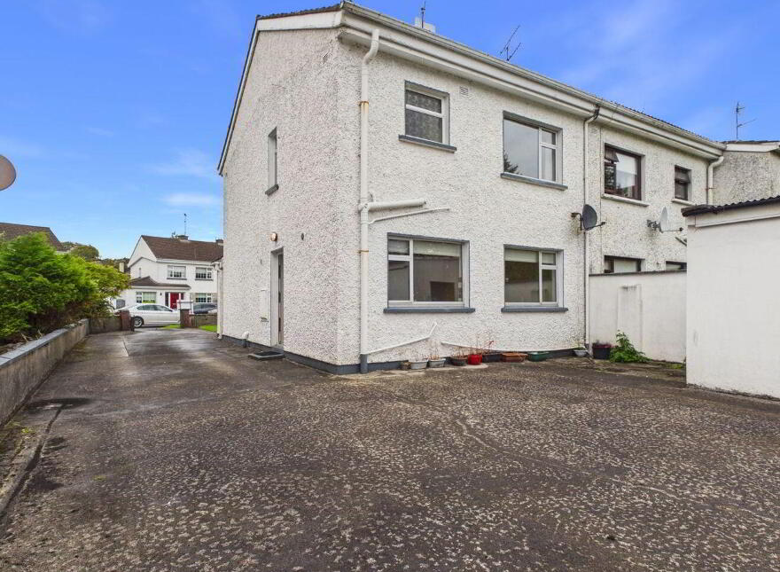 10 Curragh Park, Tuam, H54E825