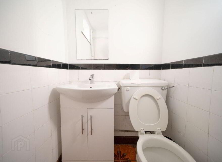 Ballina Road, Foxford, F26CH79