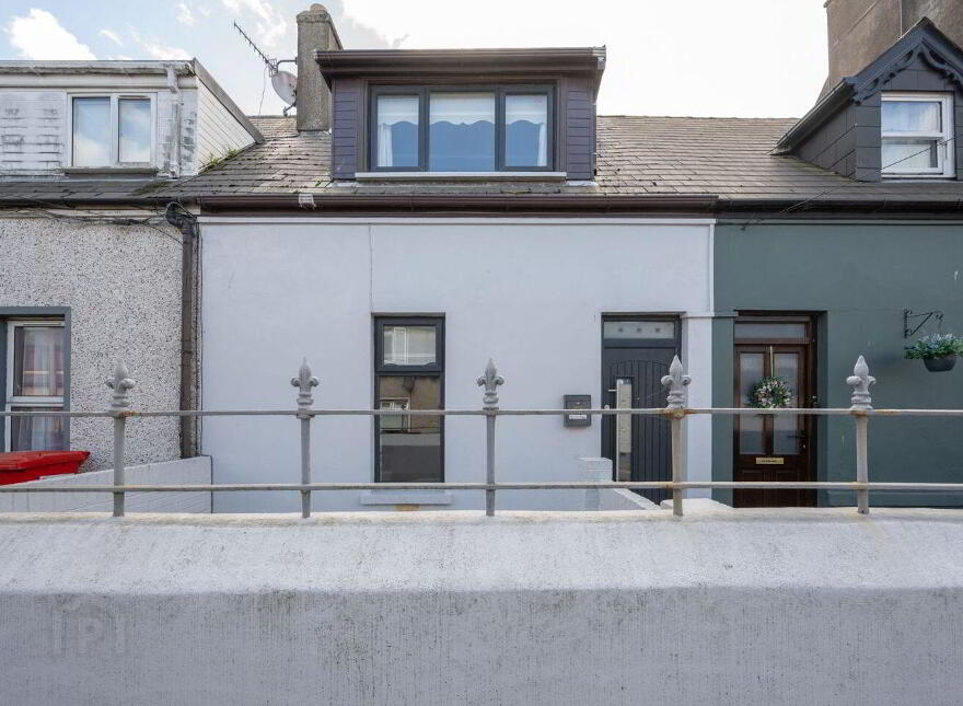 12 Saint Joseph's Terrace, Gould Street, The Lough, T12K7PX photo