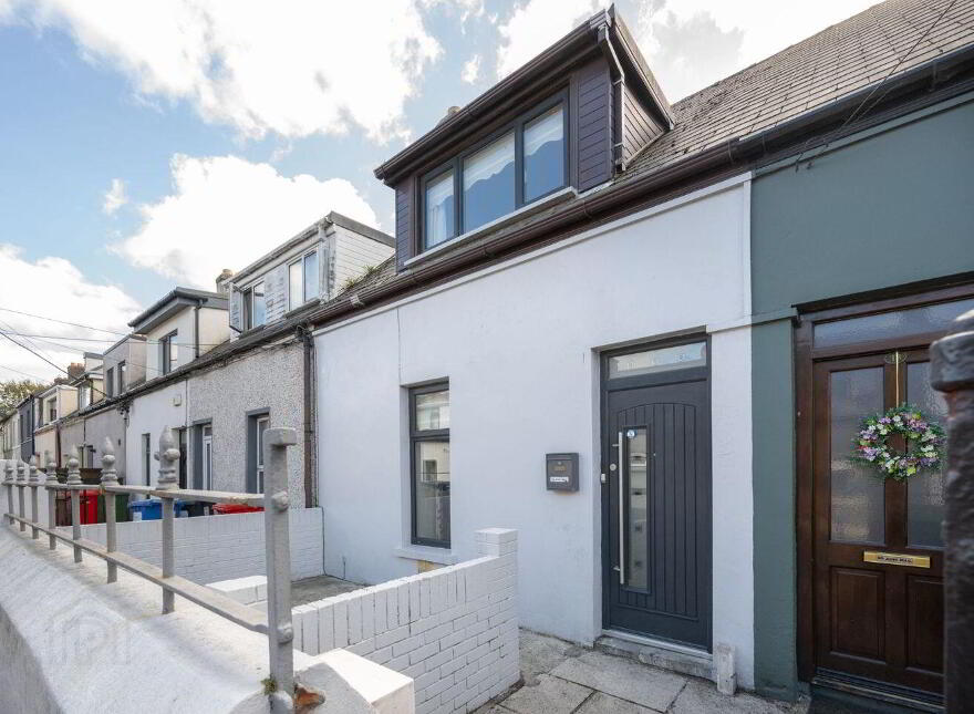 12 Saint Joseph's Terrace, Gould Street, The Lough, T12K7PX