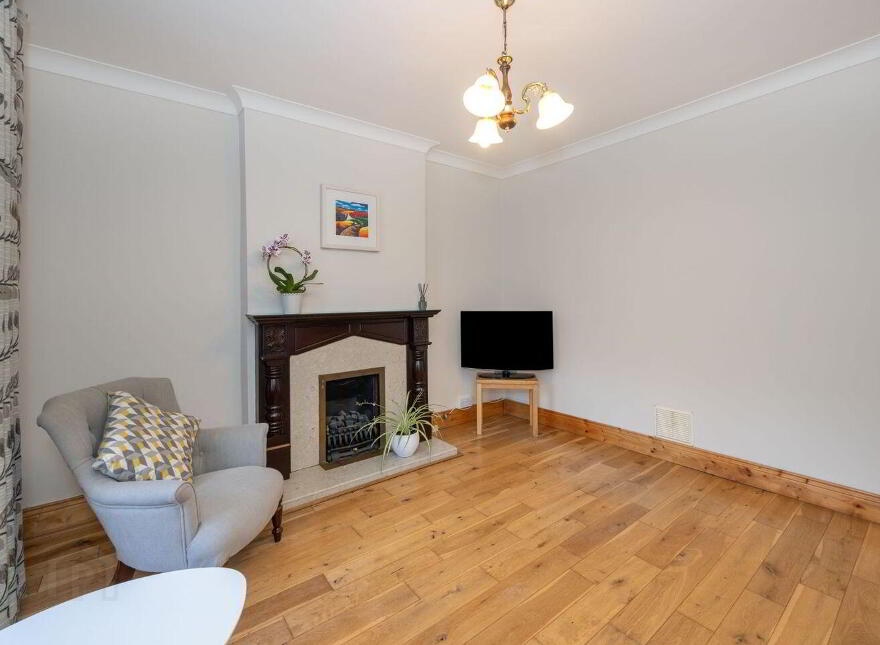 12 Saint Joseph's Terrace, Gould Street, The Lough, T12K7PX